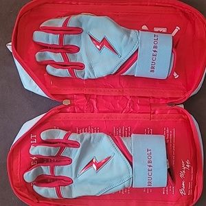Bruce Bolt batting gloves
